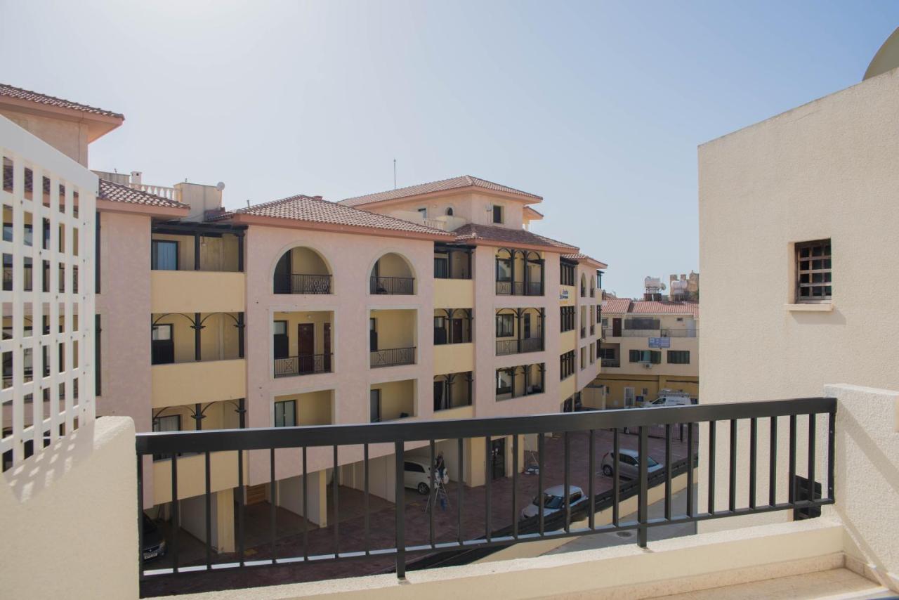 One Bedroom Apartment In Paphos In Good Location Kültér fotó